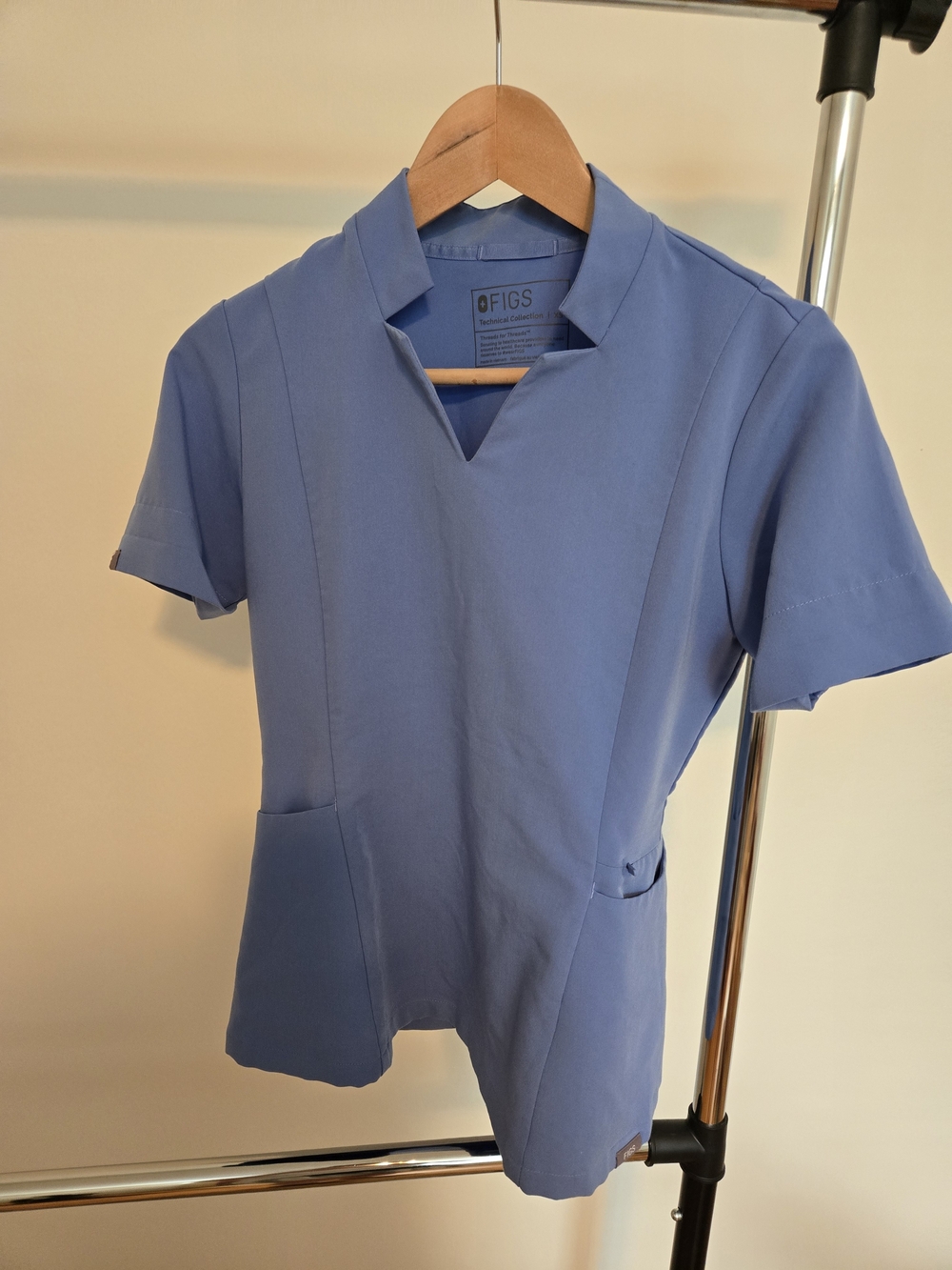 Figs Inala Slim V-Neck Scrub Top